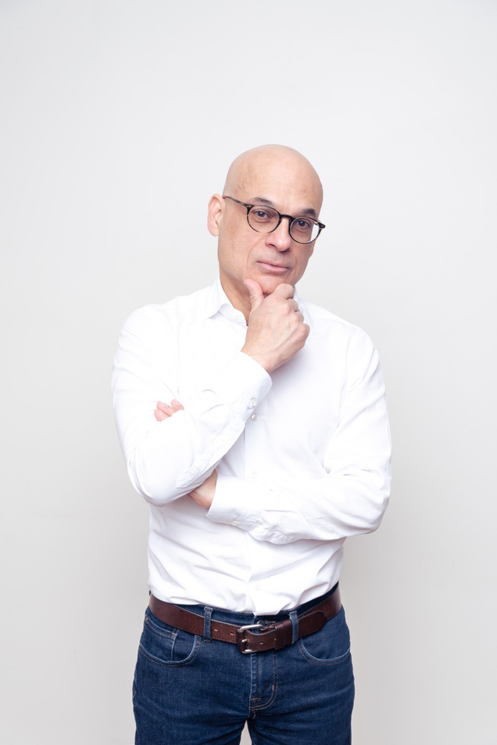 DR. CÉSAR BAENA